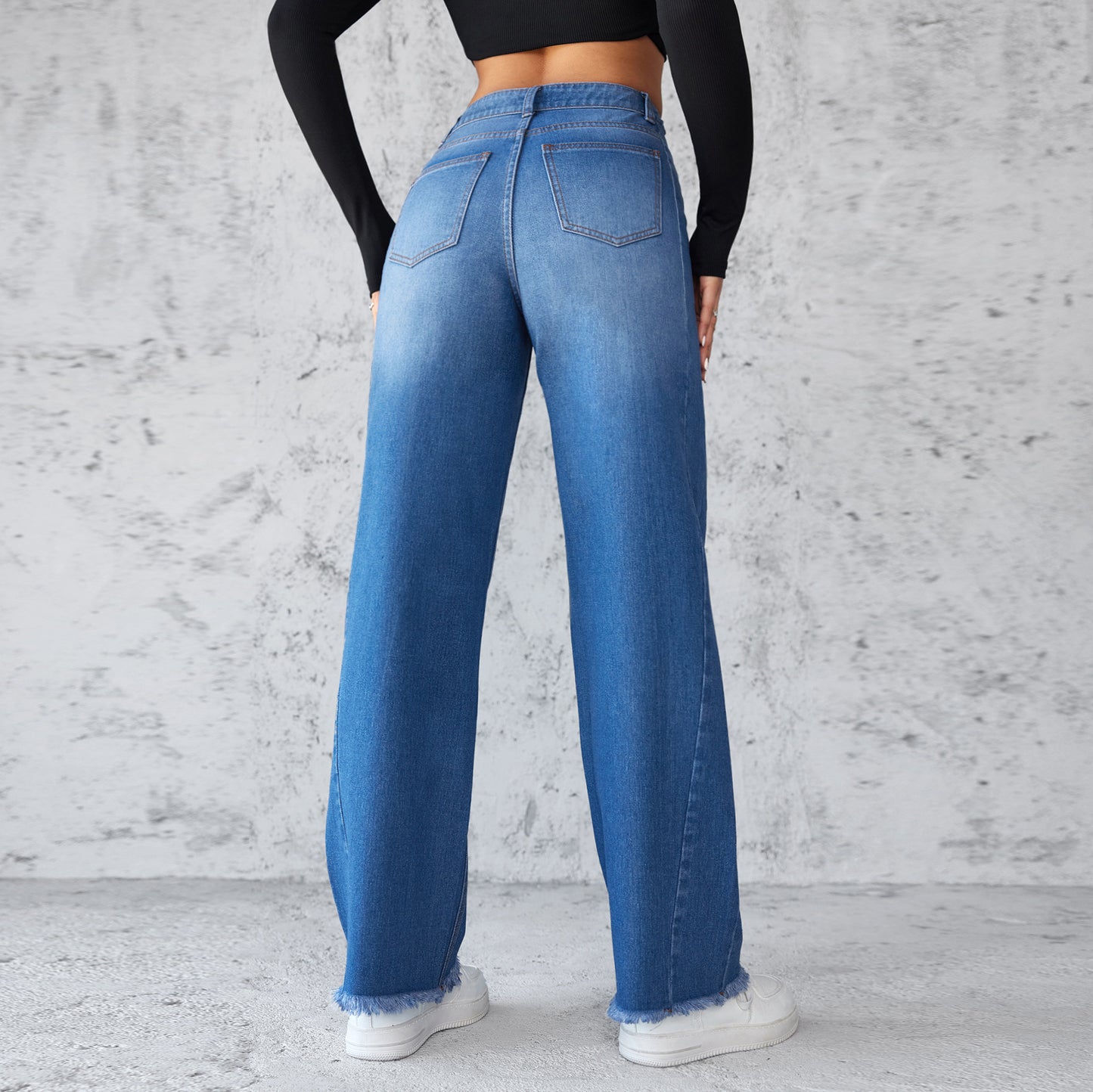 Damenjeans mit weitem Bein