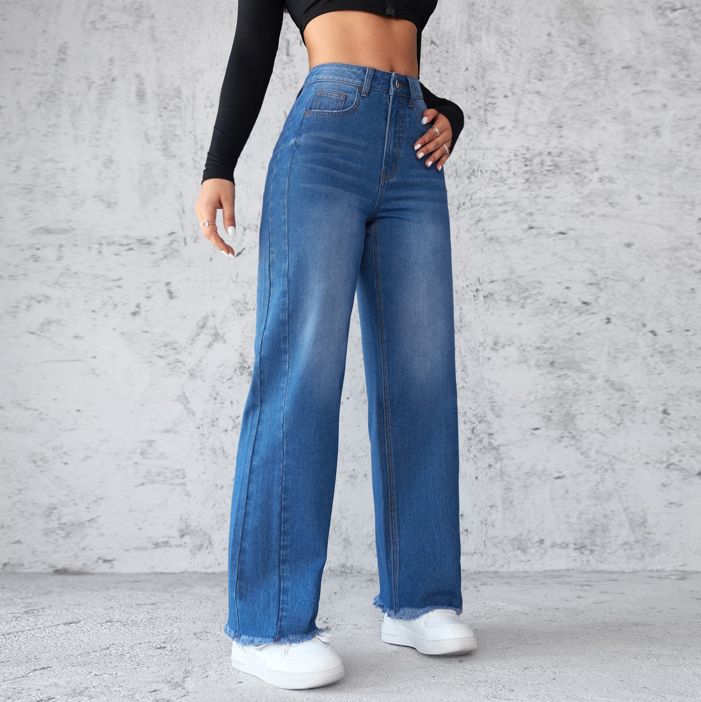 Damenjeans mit weitem Bein