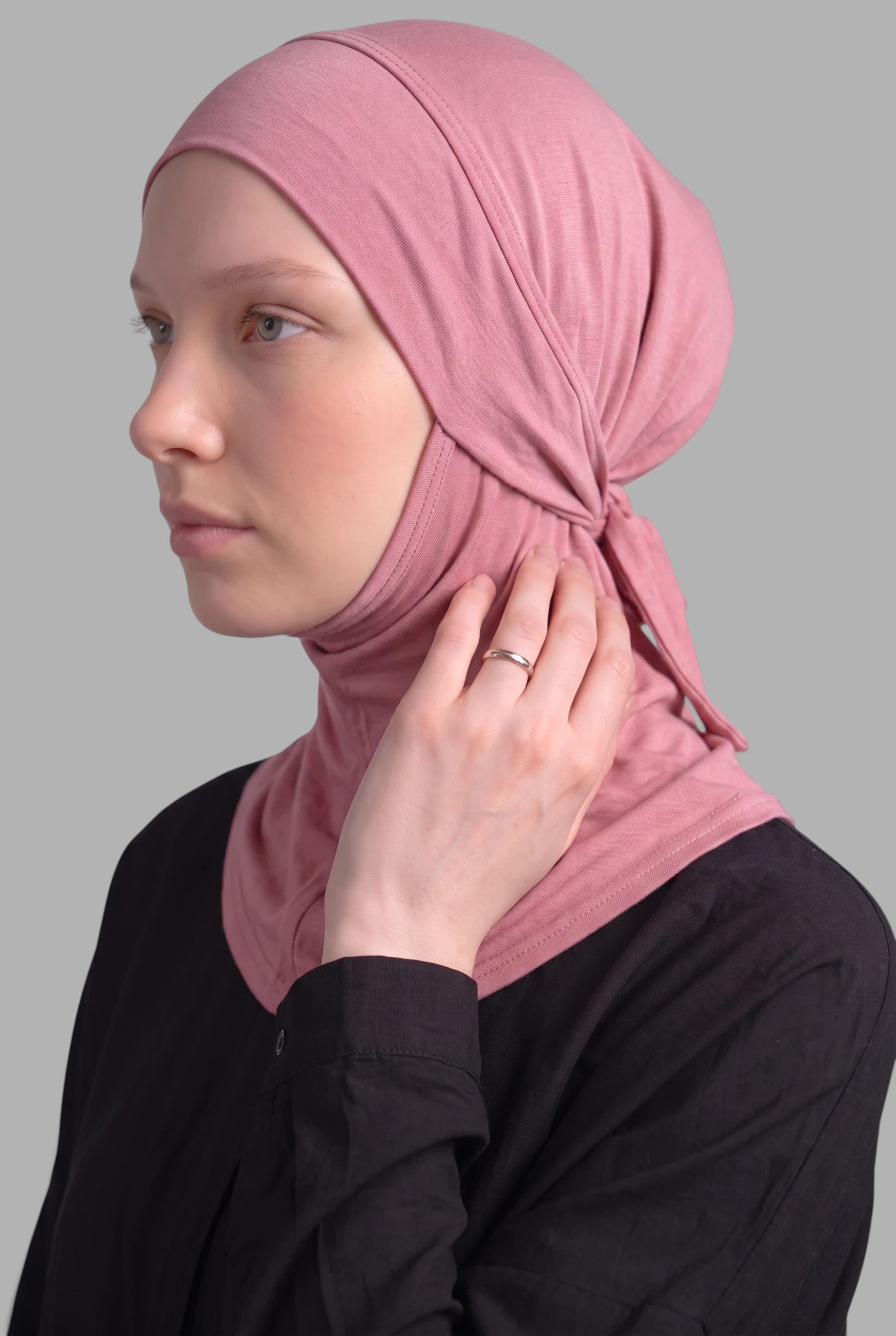 Essential Tie Bonnet
