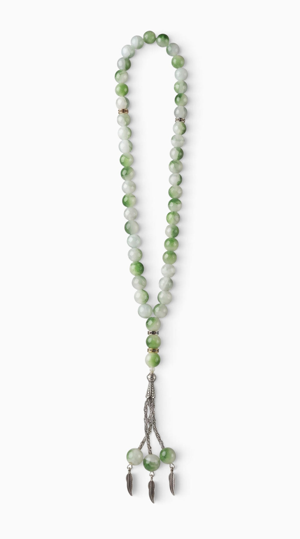 Eternal Aura Misbaha Gebetskette aus grün-weißem Jade mit silbernen Quasten und Federanhängern